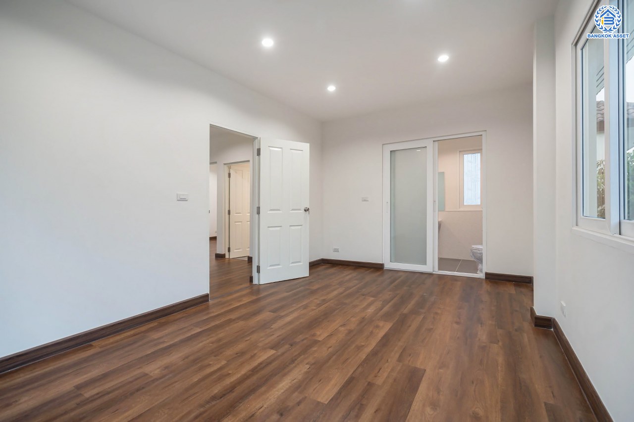 บ้านมือสองตกแต่งใหม่ โครงการ คาซ่าวิลล์ ราชพฤกษ์-รัตนาธิเบศร์2 แบรนด์ Q.House ต่อเติมครบพร้อมเข้าอยู่ เนื้อที่ 53.2 ตร.ว. ฟังก์ชันจัดเต็ม 3 ห้องนอน 3 ห้องน้ำ จอดรถได้ 2 คัน บนทำเลศักยภาพ ติดถนนราชพฤกษ์ และเพียง 10 นาทีถึงรถไฟฟ้า "สถานีบางรักน้อยท่าอิฐ"